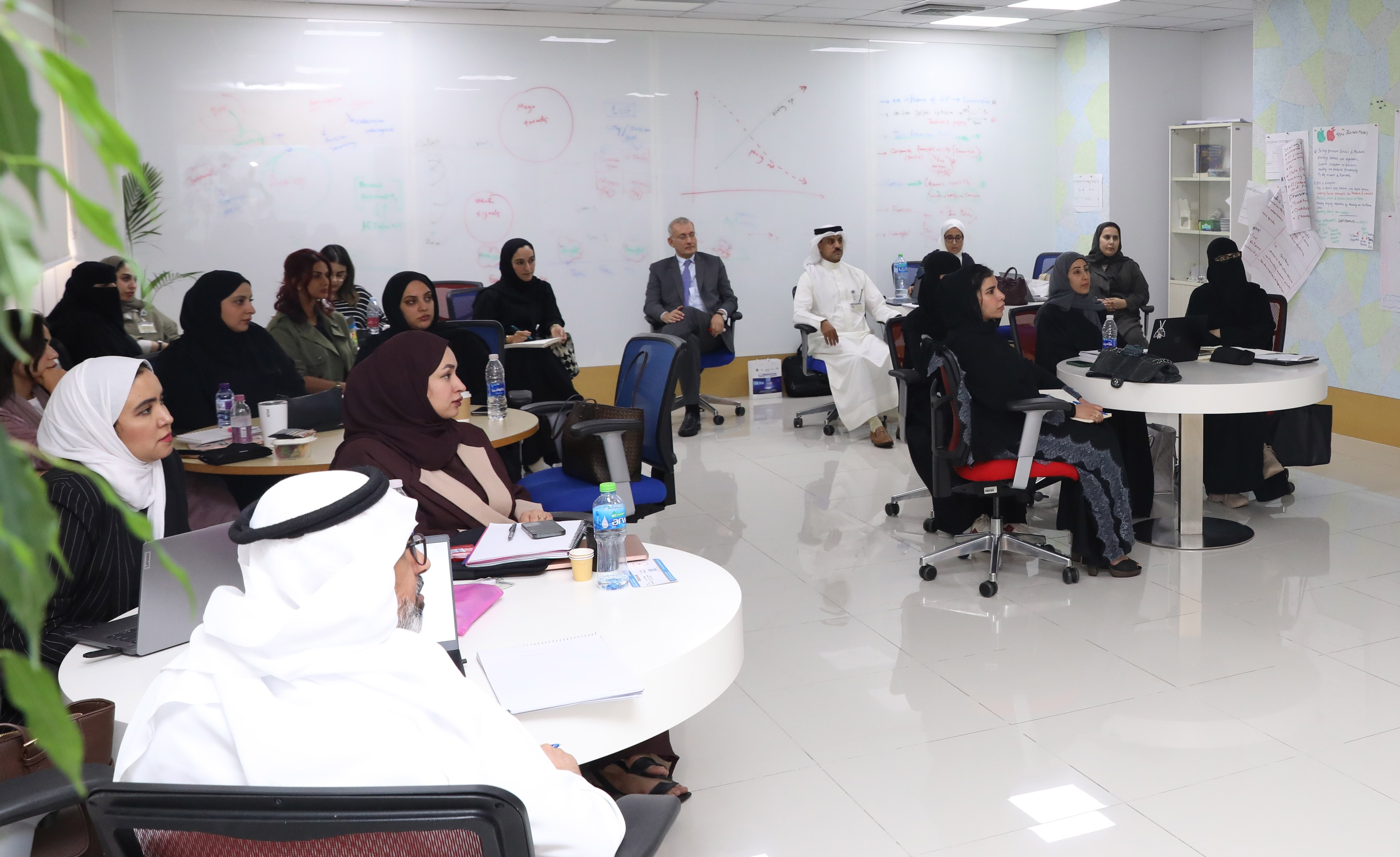 Nineteen male and female students from the Doctoral Programme in Innovation Management, offered by the College of Education and Administrative and Technical Sciences at the Arabian Gulf University (AGU), have received the Certified Innovation Manager certificate from Leipzig University, Germany. 
