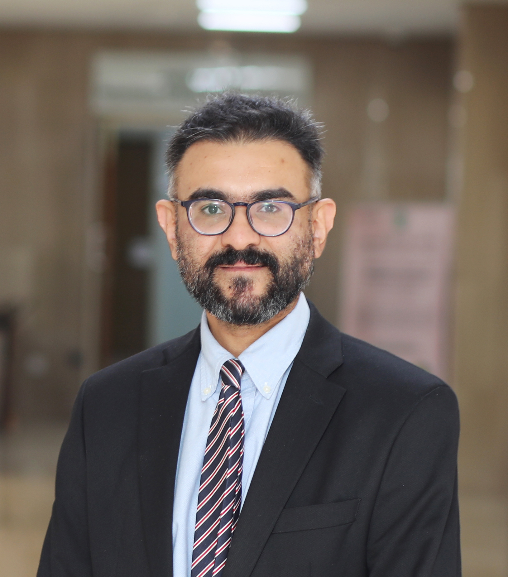 Dr. Tareq Nizar Saleh