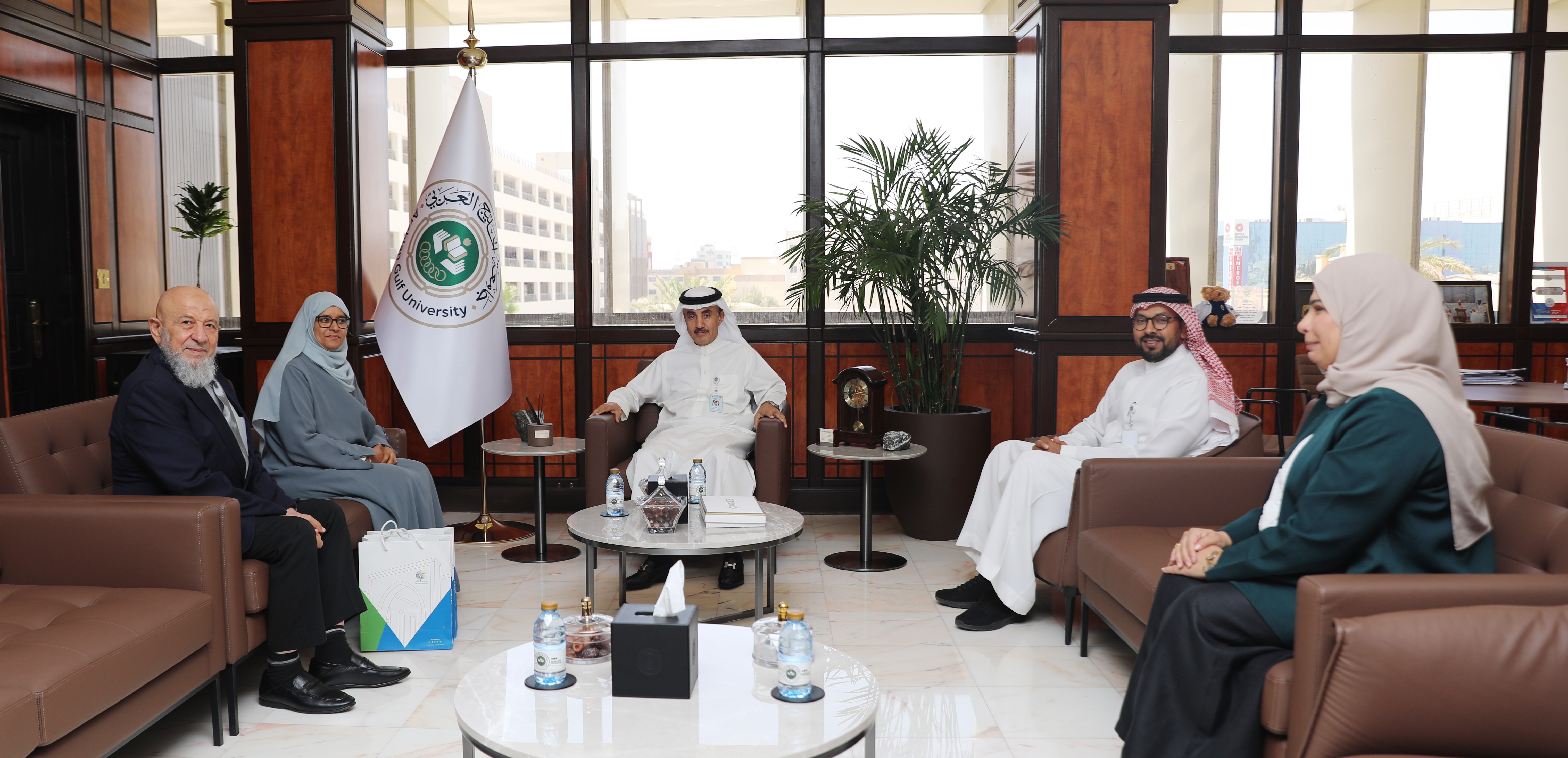 His Excellency Dr. Saad bin Saud Al-Fahaid, President of Arabian Gulf University, received an academic delegation from Dhofar University in Oman as part of efforts to strengthen academic and regional partnerships and develop medical education programs, with the aim of exploring opportunities for joint cooperation between the College of Medicine at Dhofar University and the College of Medicine and Health Sciences at Arabian Gulf University.