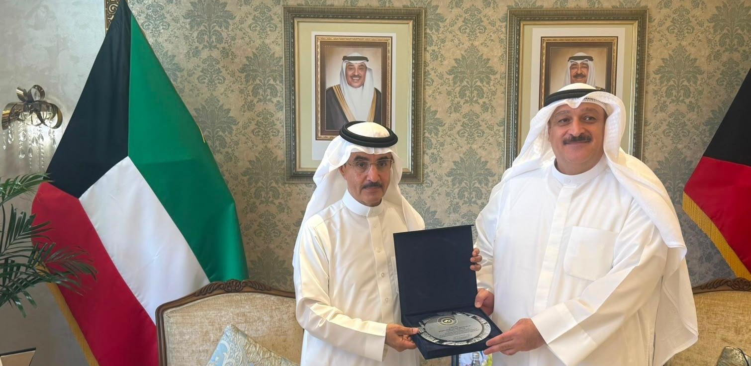 Arabian Gulf University President discusses strengthening cooperation and exchange of expertise with Kuwait's Minister of Health to support quality healthcare services